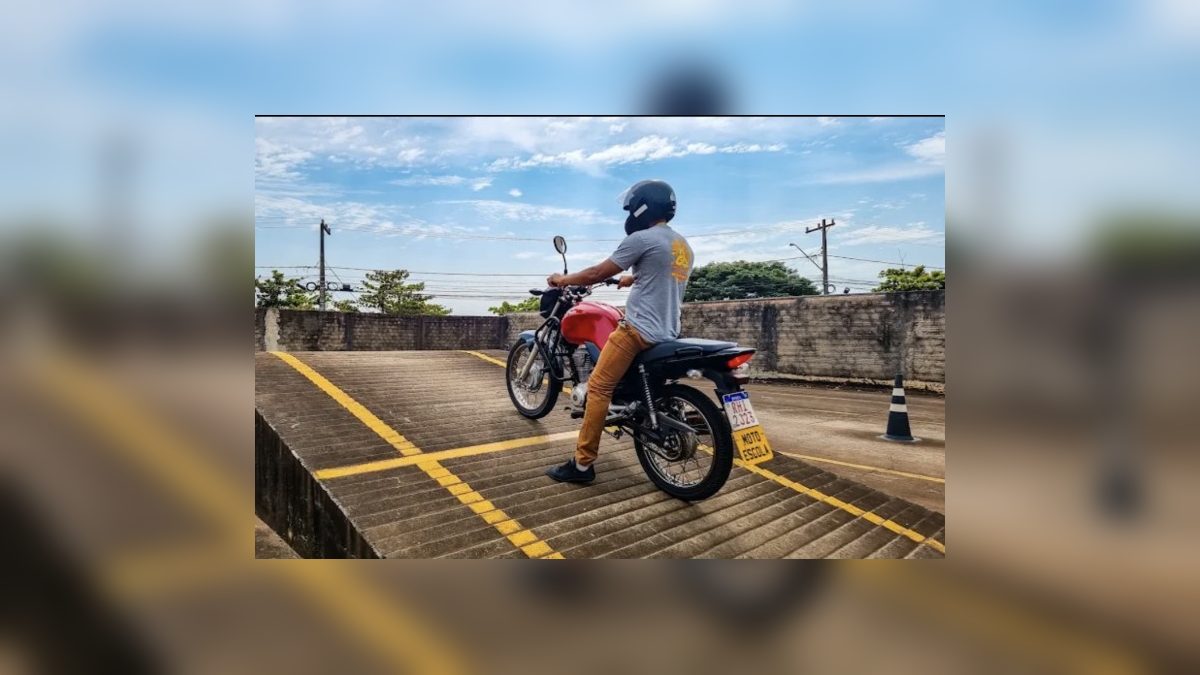 Moto da Auto Escola Cafelândia — Categoria A