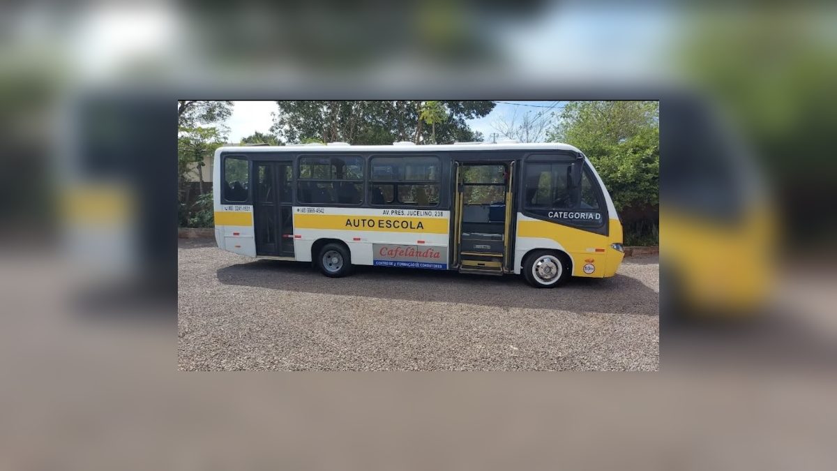 Ônibus da Auto Escola Cafelândia — Categoria D